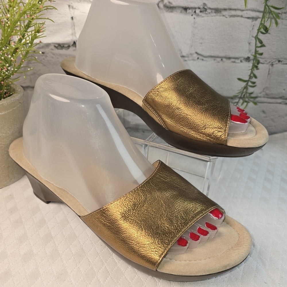 TIMELESS TALBOTS GOLD METALLIC MULES SLIP ON HEELED SANDAL WOMENS 8.5 LIKE NEW